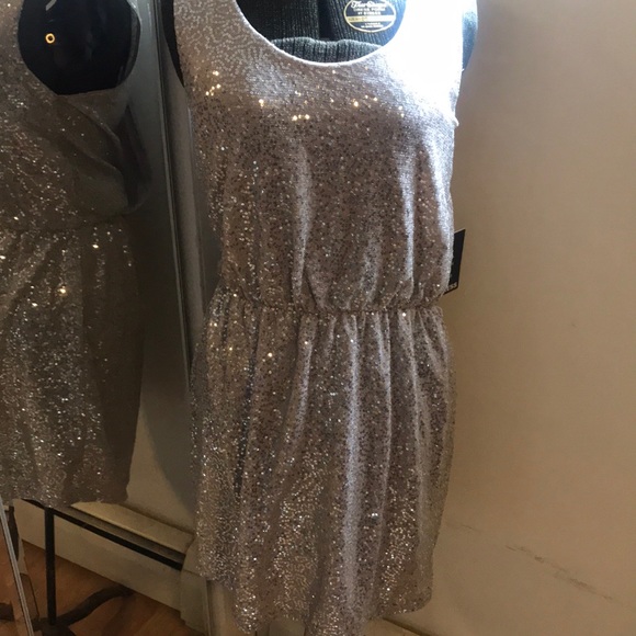 Dress - Picture 1 of 9